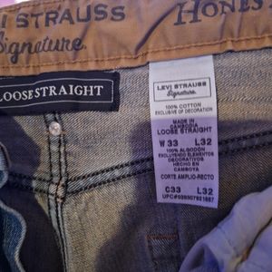 Men's Levi Strauss signature jeans. Loose straight.